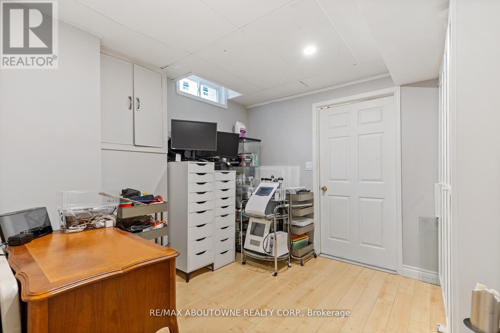 












467 HEDGEROW LANE

,
Oakville (WC Wedgewood Creek),




Ontario
L6H4V8

