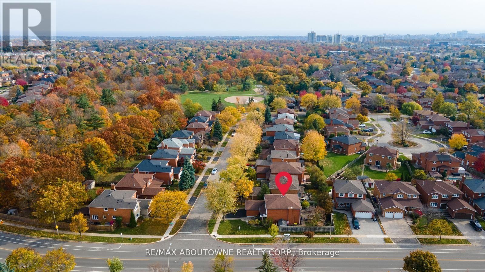 












467 HEDGEROW LANE

,
Oakville (WC Wedgewood Creek),




Ontario
L6H4V8

