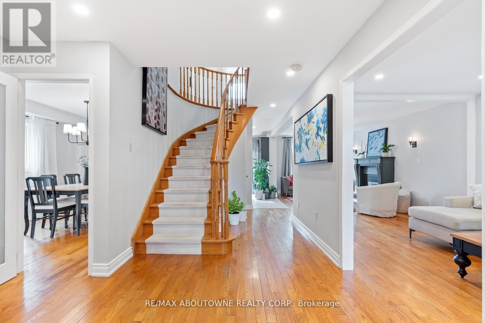 












467 HEDGEROW LANE

,
Oakville (WC Wedgewood Creek),




Ontario
L6H4V8

