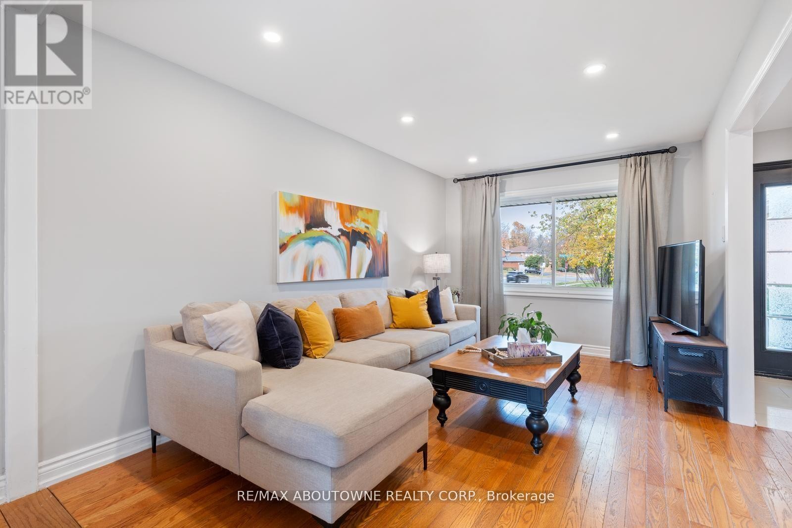 












467 HEDGEROW LANE

,
Oakville (WC Wedgewood Creek),




Ontario
L6H4V8

