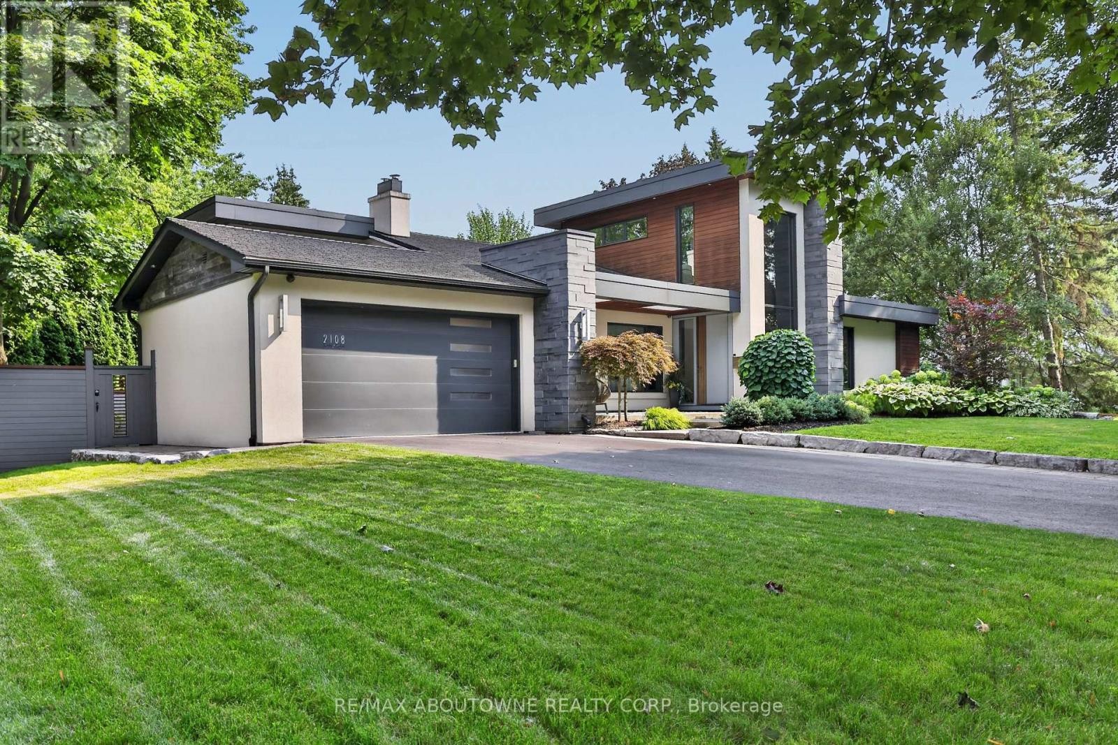 












2108 PORTWAY AVENUE

,
Mississauga (Sheridan),




Ontario
L5H3M7

