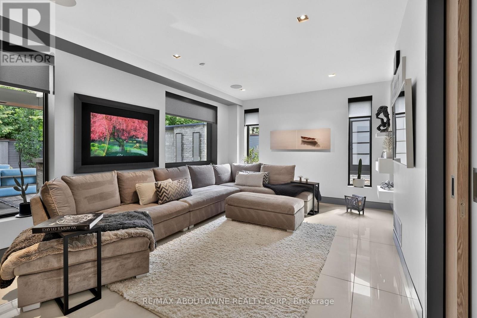 












2108 PORTWAY AVENUE

,
Mississauga (Sheridan),




Ontario
L5H3M7

