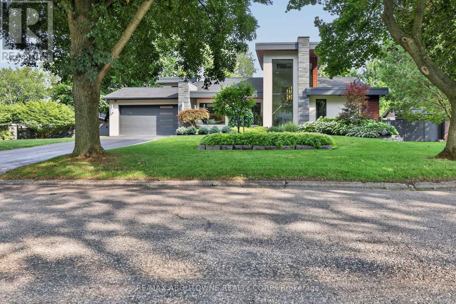 












2108 PORTWAY AVENUE

,
Mississauga (Sheridan),




Ontario
L5H3M7

