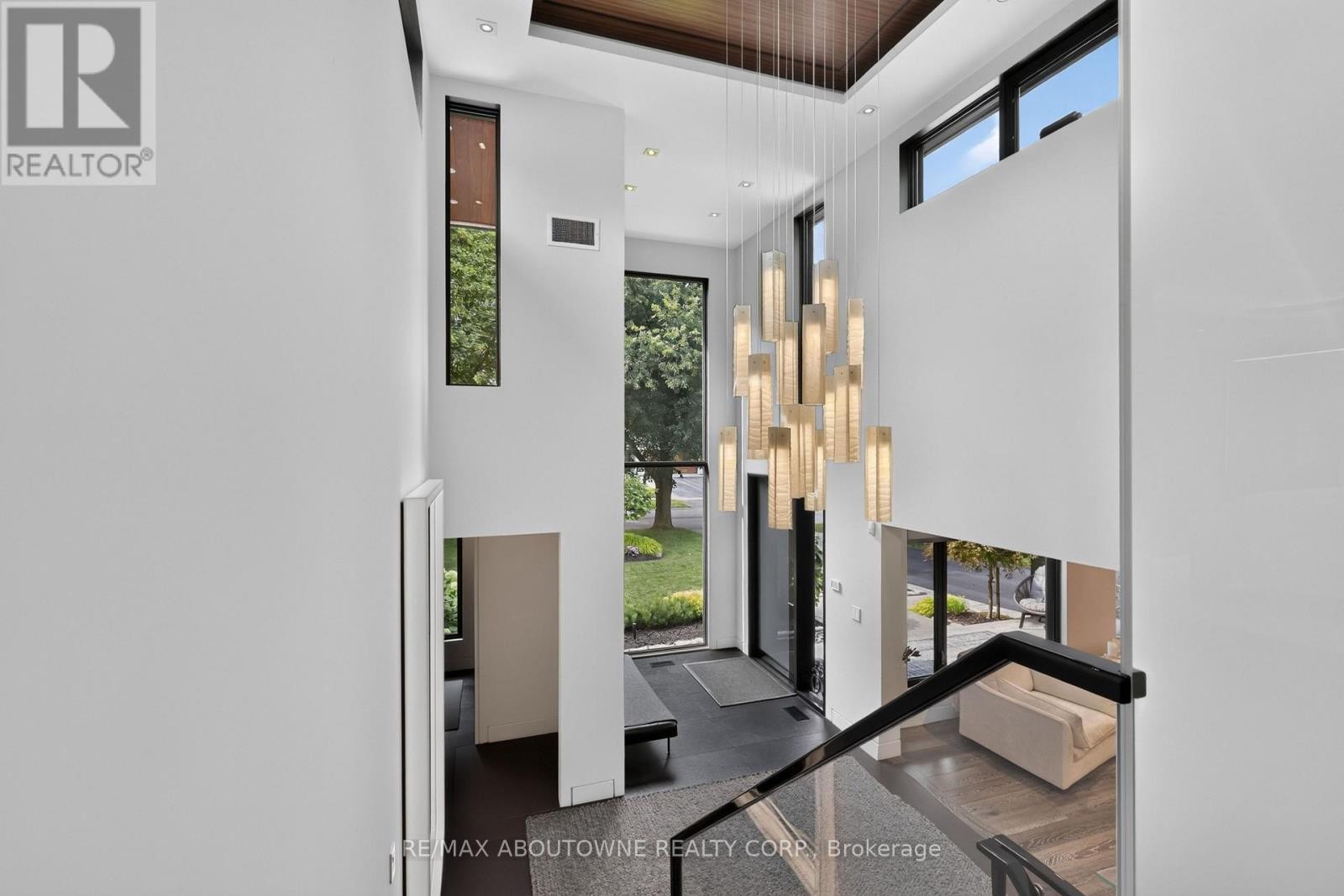 












2108 PORTWAY AVENUE

,
Mississauga (Sheridan),




Ontario
L5H3M7

