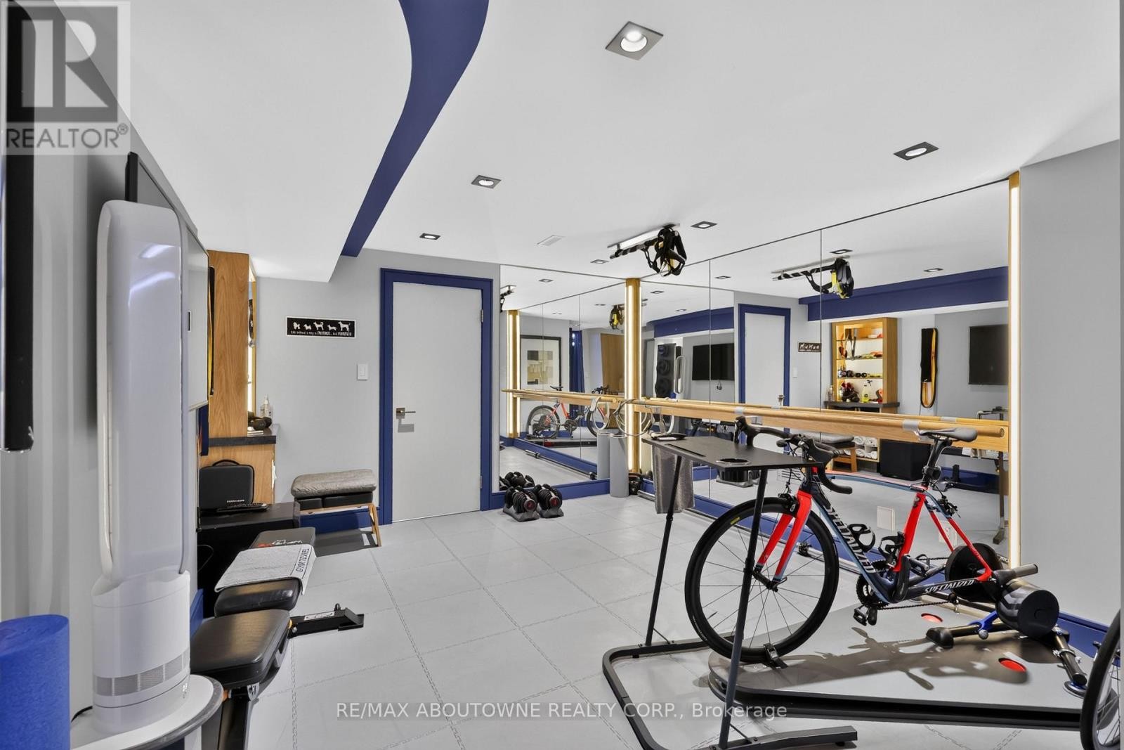 












2108 PORTWAY AVENUE

,
Mississauga (Sheridan),




Ontario
L5H3M7

