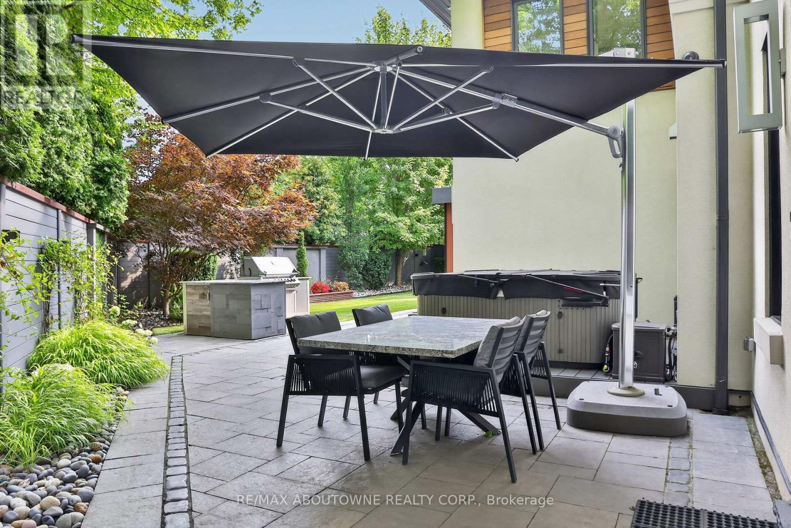 












2108 PORTWAY AVENUE

,
Mississauga (Sheridan),




Ontario
L5H3M7

