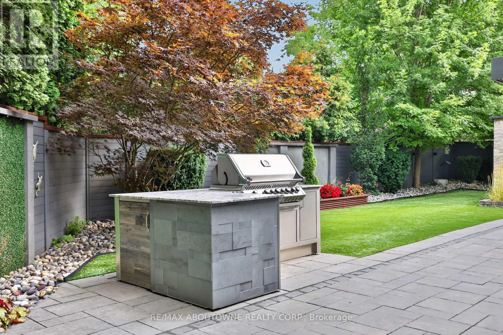 












2108 PORTWAY AVENUE

,
Mississauga (Sheridan),




Ontario
L5H3M7

