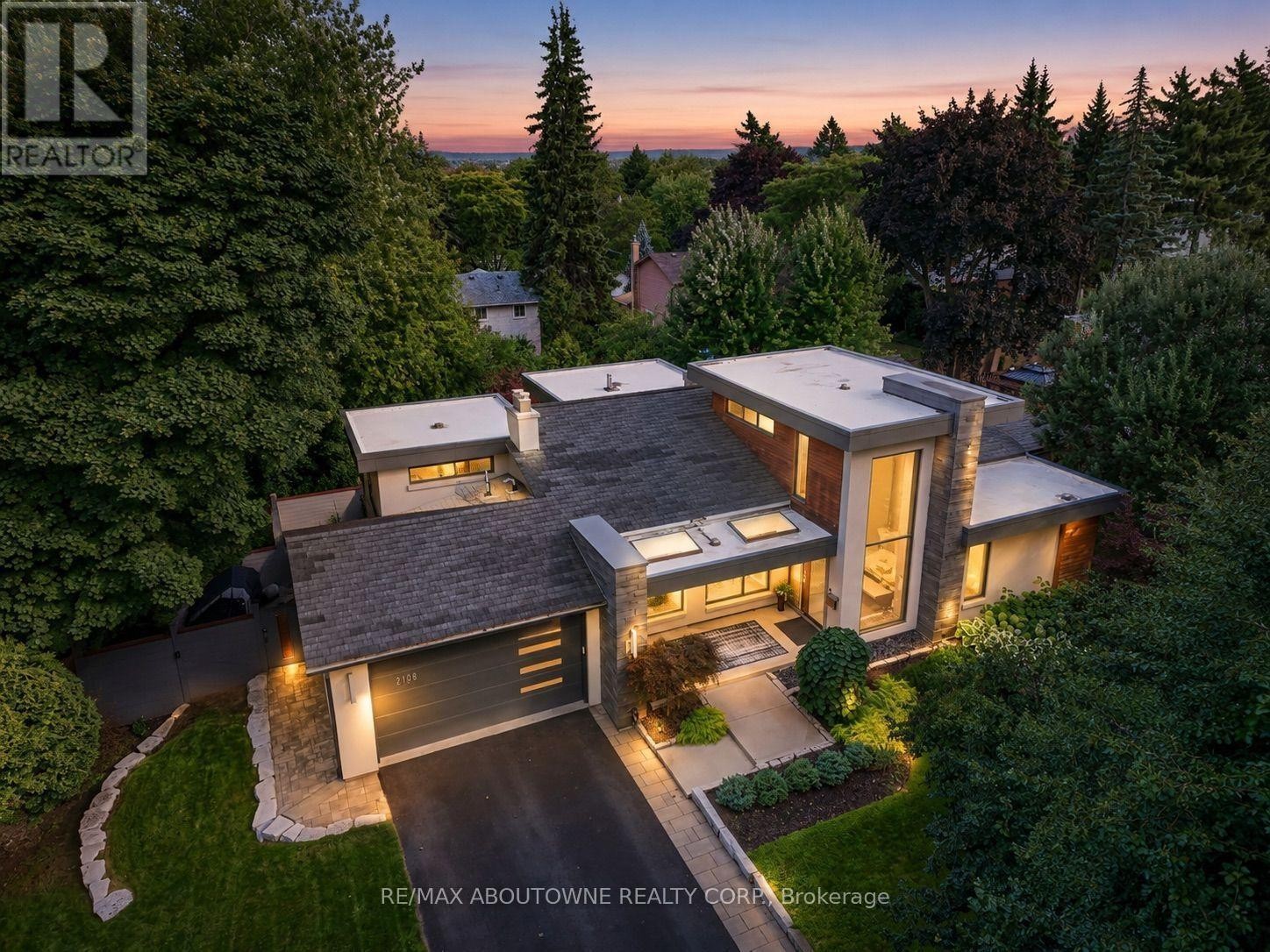 












2108 PORTWAY AVENUE

,
Mississauga (Sheridan),




Ontario
L5H3M7

