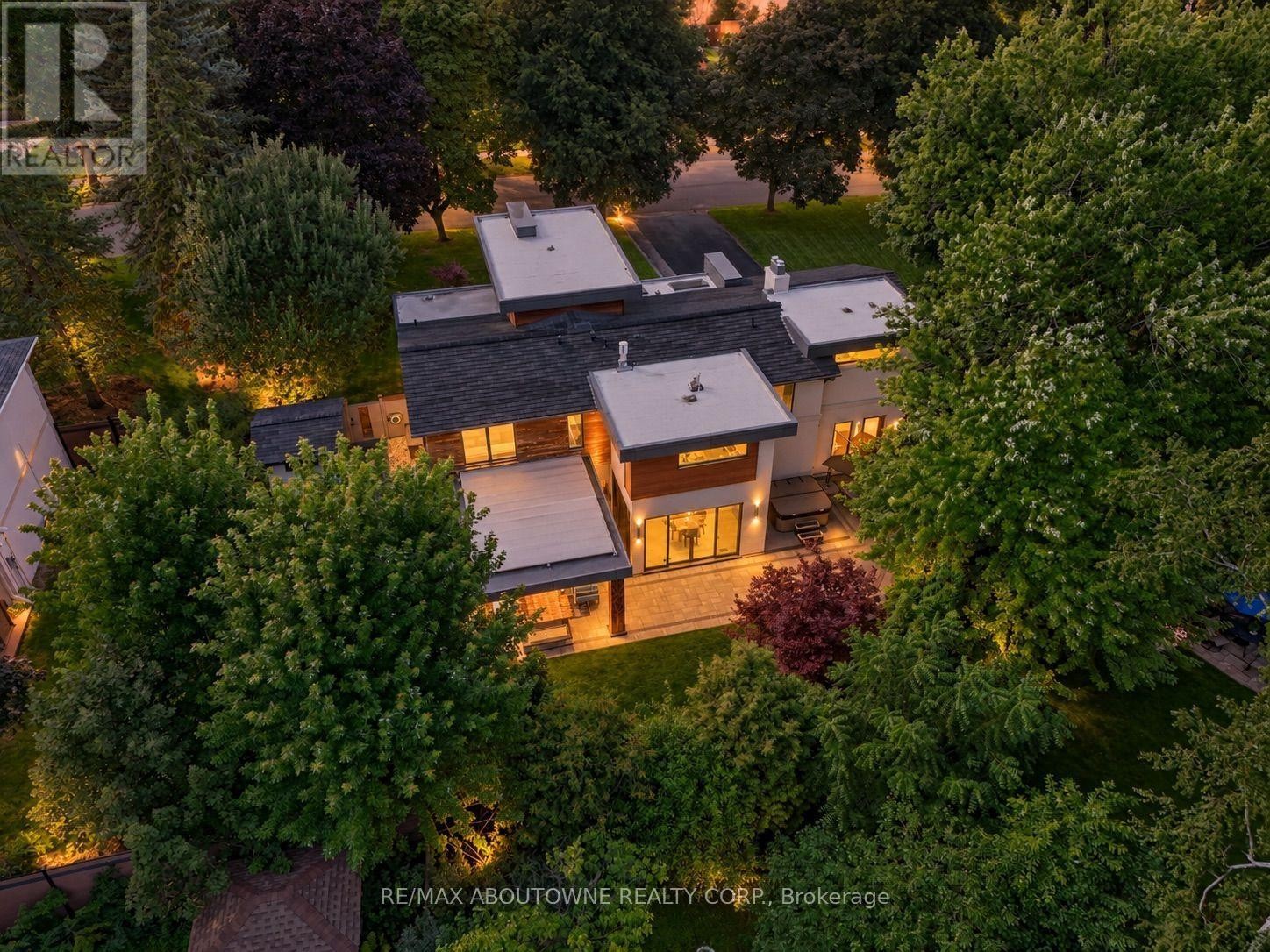 












2108 PORTWAY AVENUE

,
Mississauga (Sheridan),




Ontario
L5H3M7

