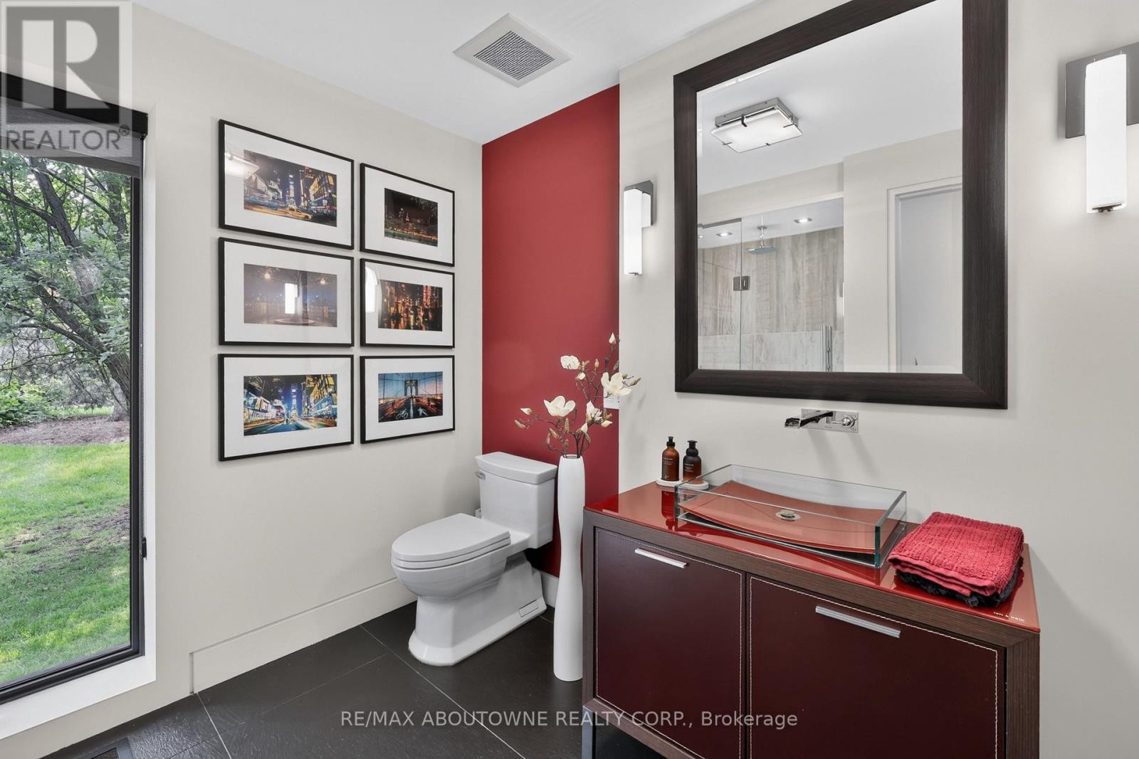 












2108 PORTWAY AVENUE

,
Mississauga (Sheridan),




Ontario
L5H3M7

