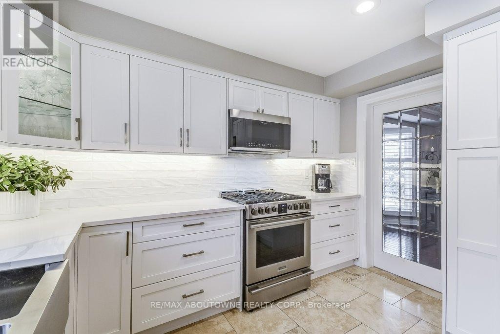 












2080 MCKERLIE CRESCENT

,
Burlington (Rose),




Ontario
L7M4E8

