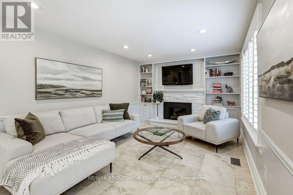 












2080 MCKERLIE CRESCENT

,
Burlington (Rose),




Ontario
L7M4E8

