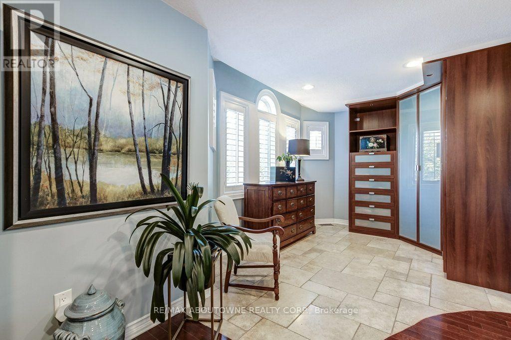 












2080 MCKERLIE CRESCENT

,
Burlington (Rose),




Ontario
L7M4E8

