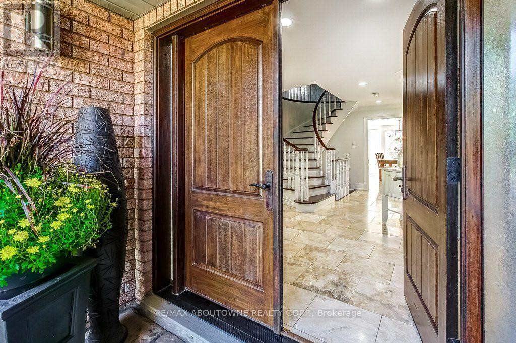 












2080 MCKERLIE CRESCENT

,
Burlington (Rose),




Ontario
L7M4E8

