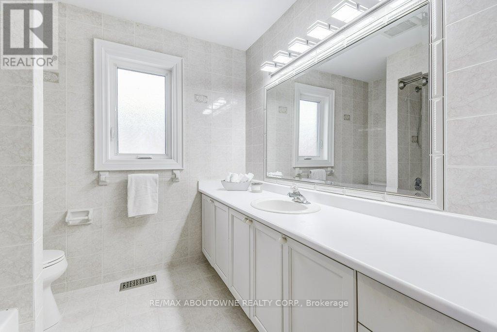 












2080 MCKERLIE CRESCENT

,
Burlington (Rose),




Ontario
L7M4E8

