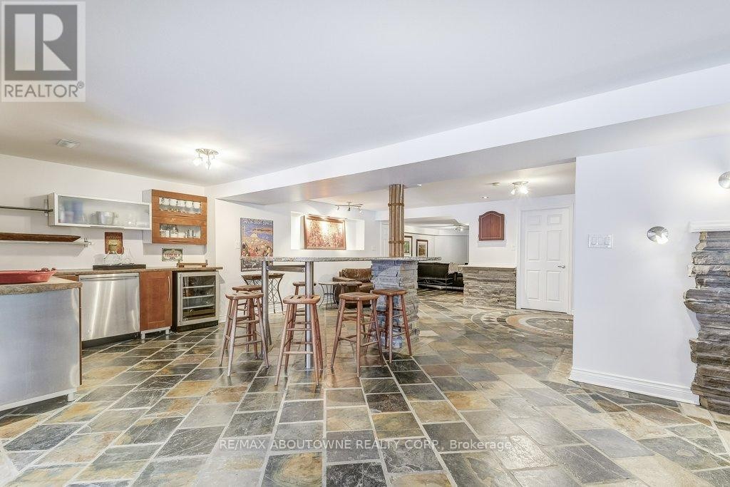 












2080 MCKERLIE CRESCENT

,
Burlington (Rose),




Ontario
L7M4E8

