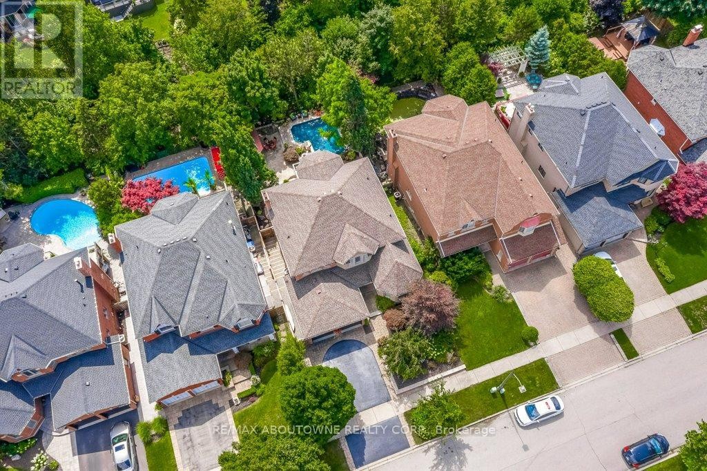 












2080 MCKERLIE CRESCENT

,
Burlington (Rose),




Ontario
L7M4E8

