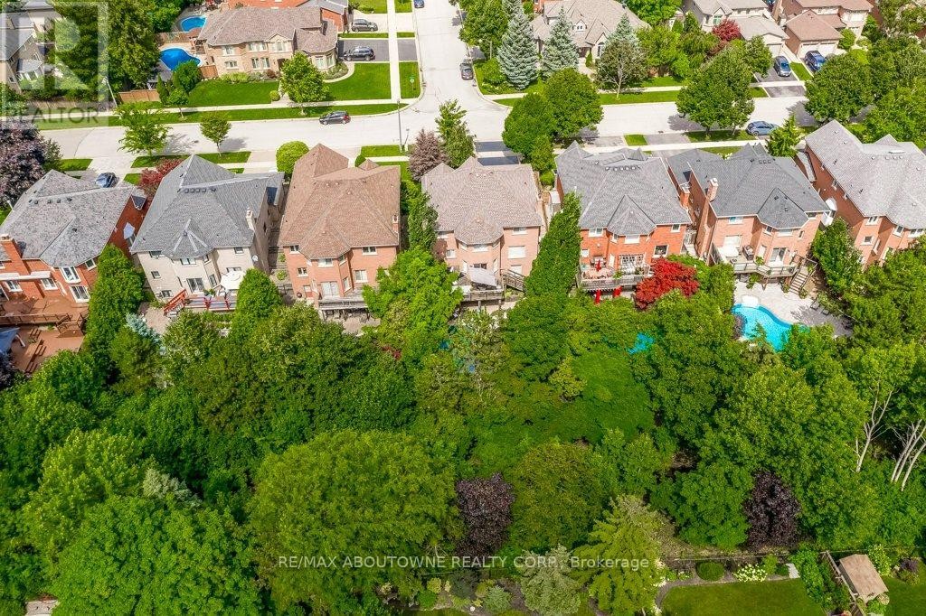 












2080 MCKERLIE CRESCENT

,
Burlington (Rose),




Ontario
L7M4E8

