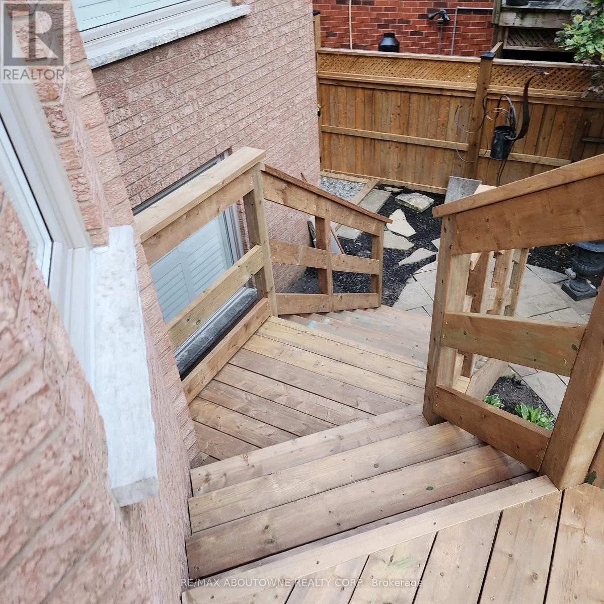 












2080 MCKERLIE CRESCENT

,
Burlington (Rose),




Ontario
L7M4E8

