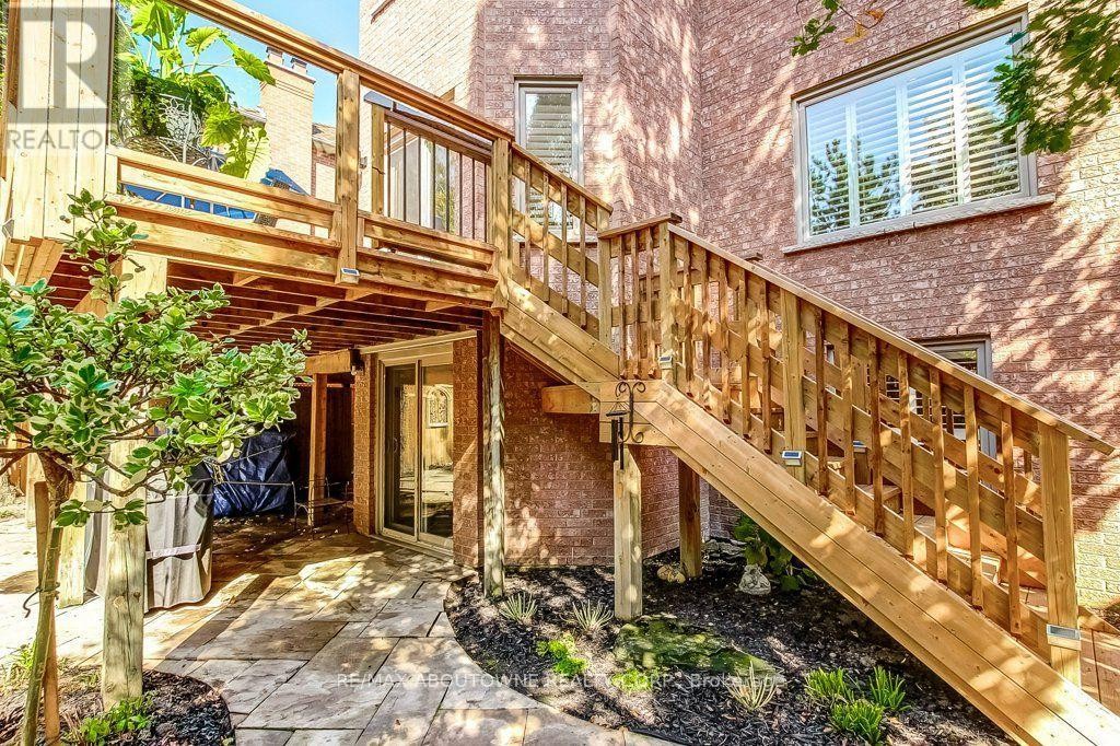












2080 MCKERLIE CRESCENT

,
Burlington (Rose),




Ontario
L7M4E8

