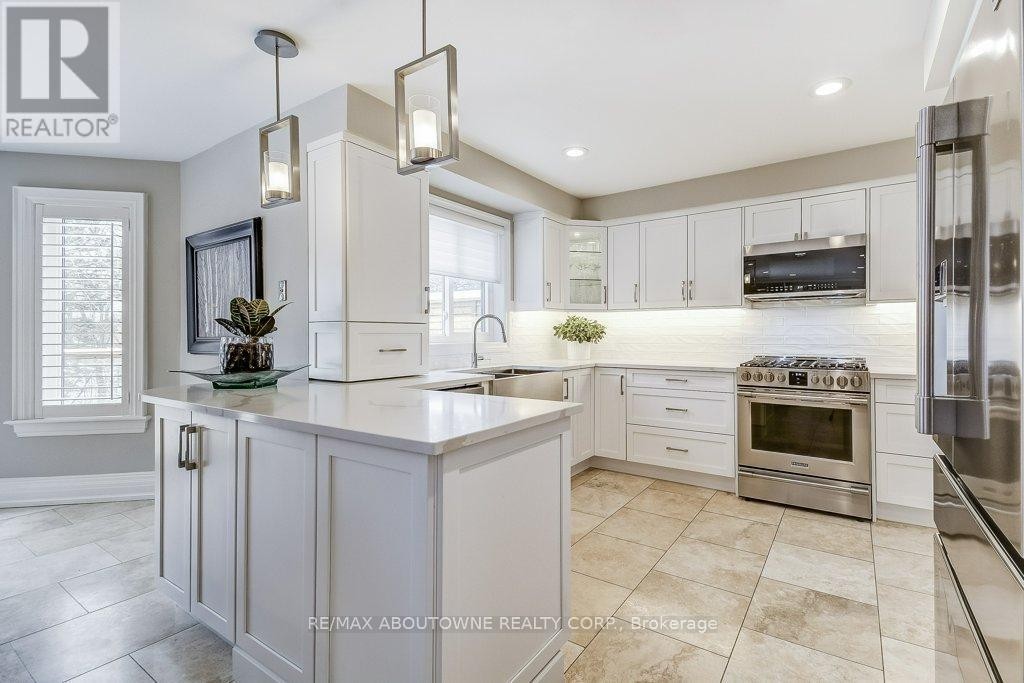 












2080 MCKERLIE CRESCENT

,
Burlington (Rose),




Ontario
L7M4E8

