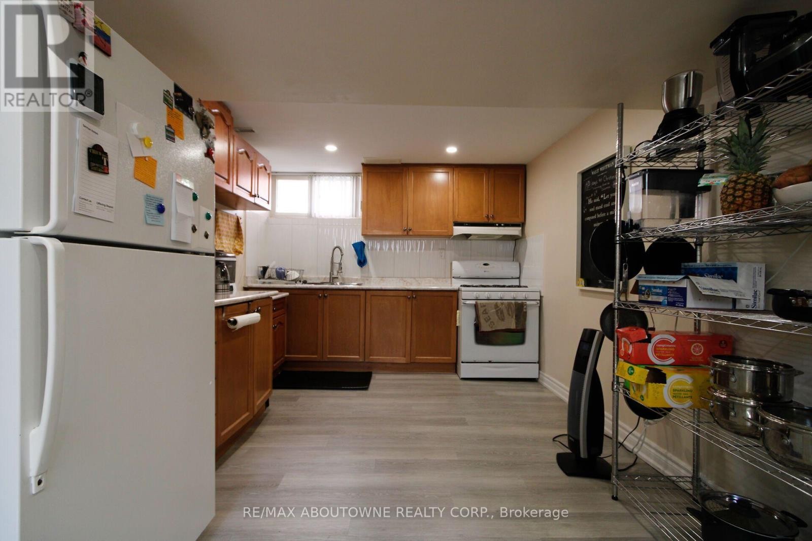 












3302 CARDROSS ROAD

,
Mississauga (Applewood),




Ontario
L4X2N2

