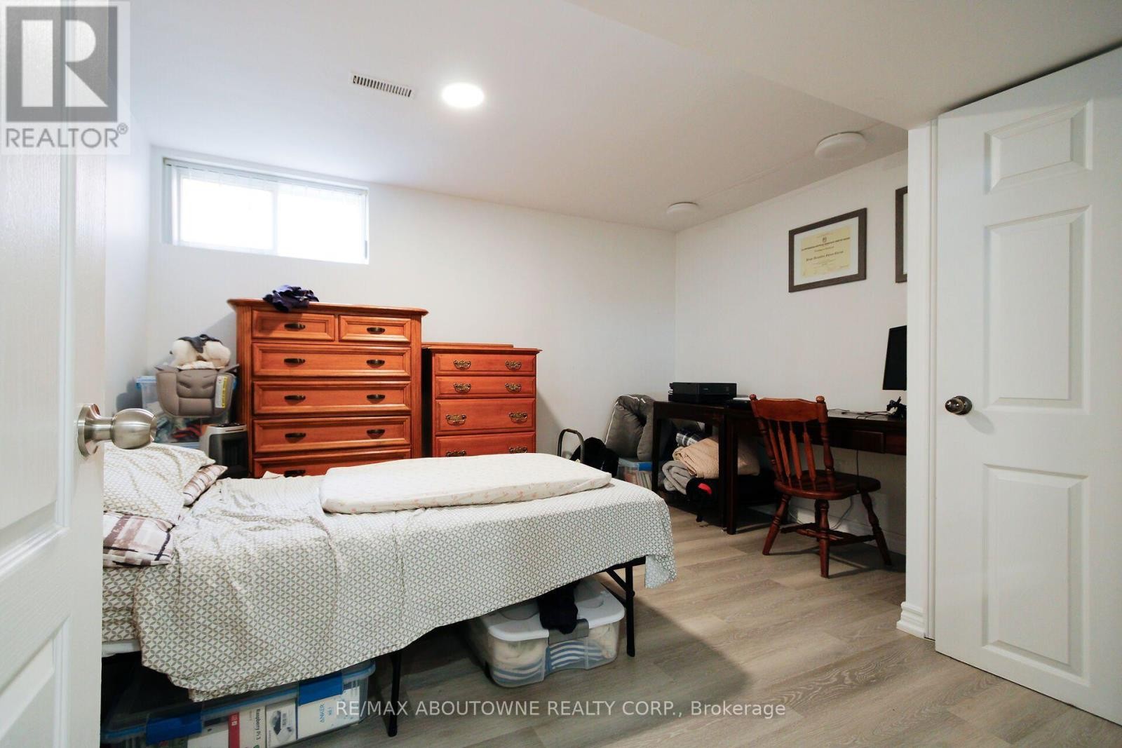 












3302 CARDROSS ROAD

,
Mississauga (Applewood),




Ontario
L4X2N2


