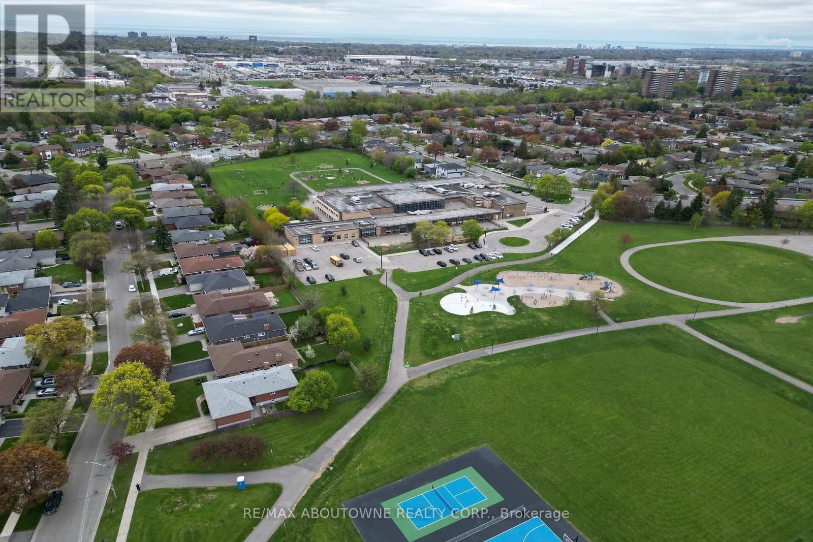 












3302 CARDROSS ROAD

,
Mississauga (Applewood),




Ontario
L4X2N2


