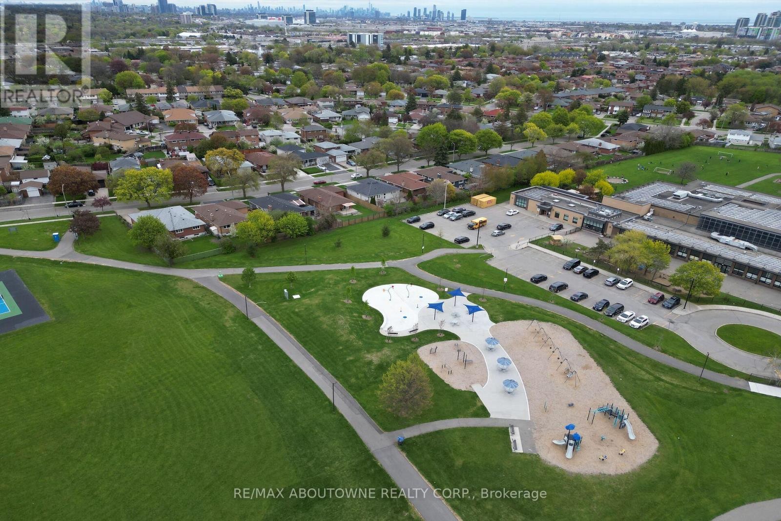 












3302 CARDROSS ROAD

,
Mississauga (Applewood),




Ontario
L4X2N2

