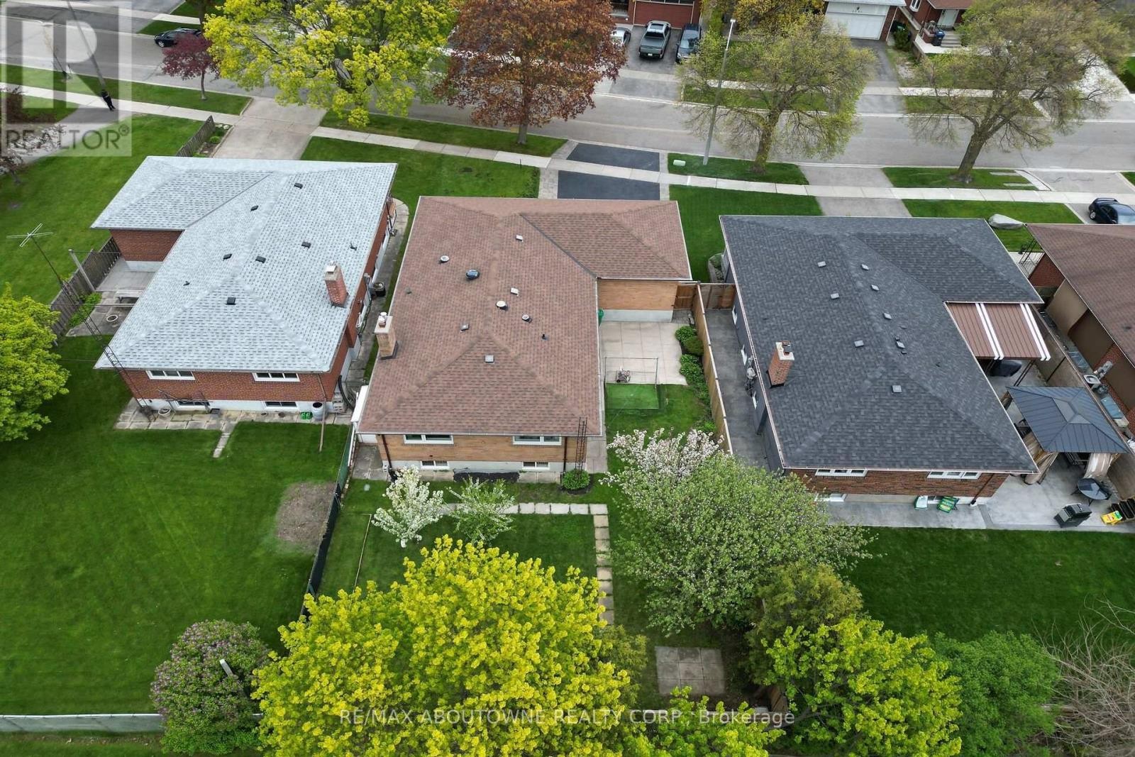 












3302 CARDROSS ROAD

,
Mississauga (Applewood),




Ontario
L4X2N2

