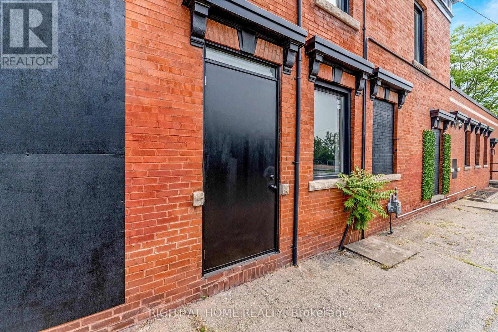 












MAIN - 262 OTTAWA STREET N

,
Hamilton (Crown Point),




Ontario
L8H3Z9


