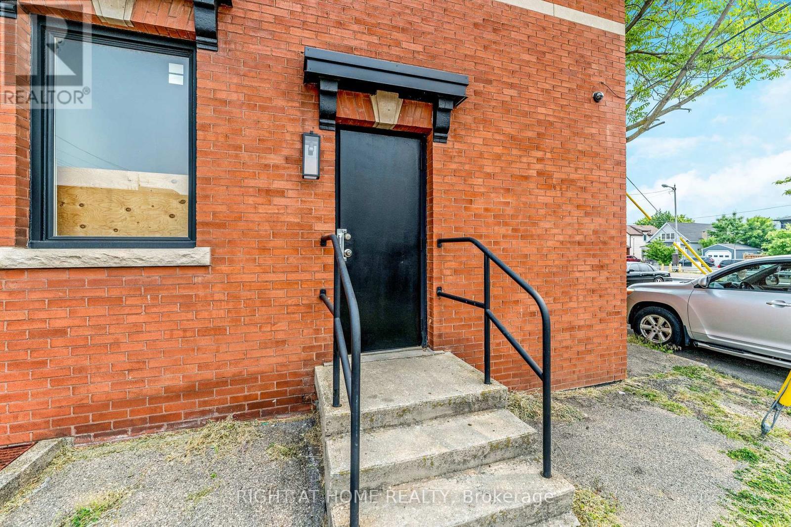 












MAIN - 262 OTTAWA STREET N

,
Hamilton (Crown Point),




Ontario
L8H3Z9

