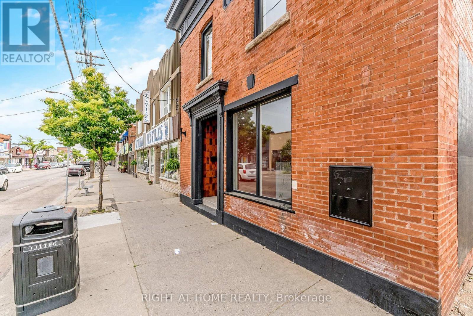 












MAIN - 262 OTTAWA STREET N

,
Hamilton (Crown Point),




Ontario
L8H3Z9

