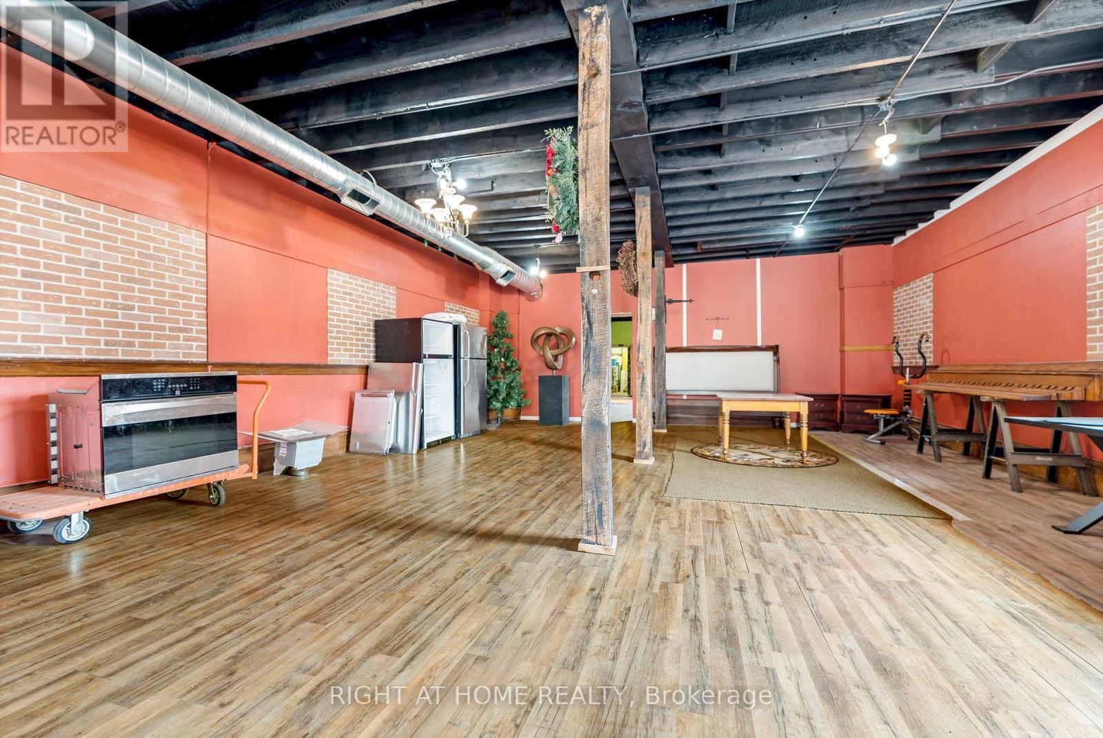 












MAIN - 262 OTTAWA STREET N

,
Hamilton (Crown Point),




Ontario
L8H3Z9

