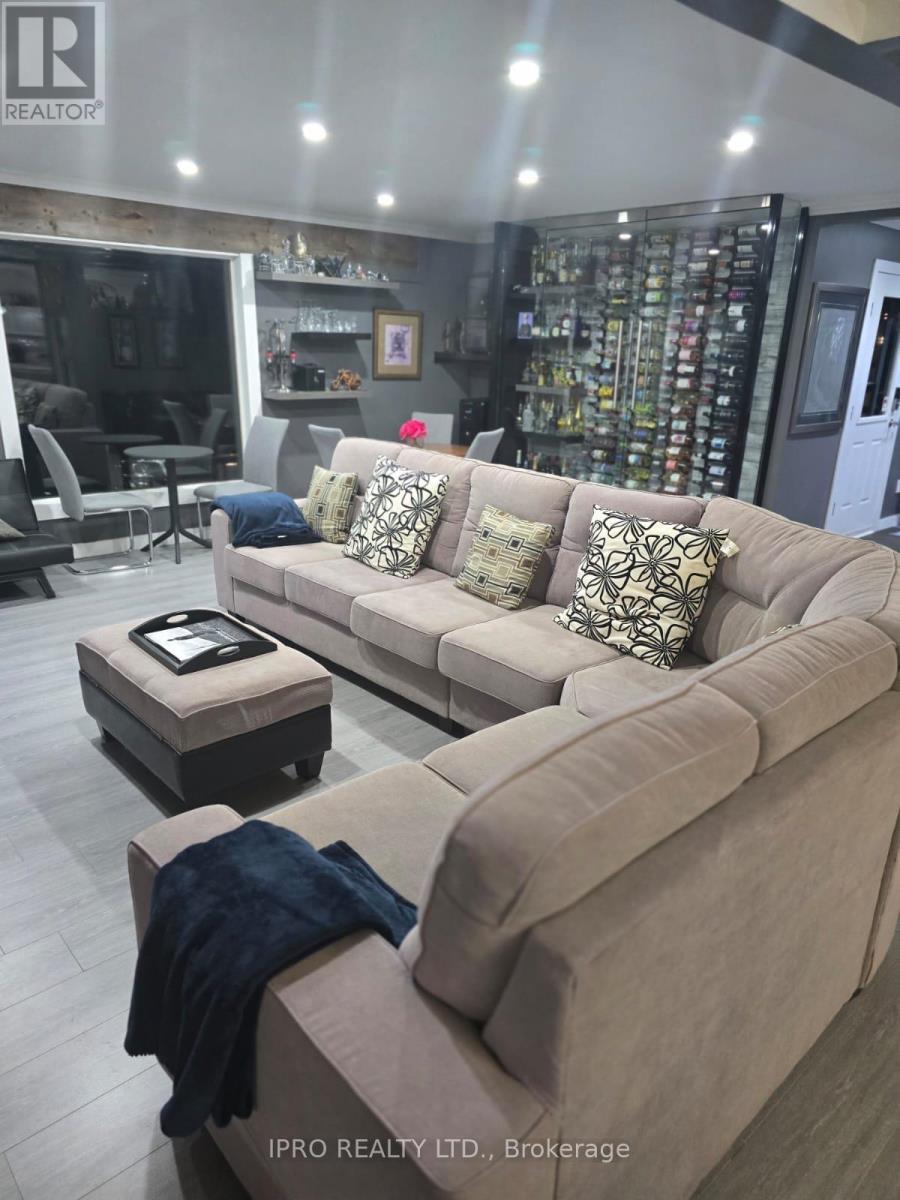 












487412 30TH SIDE ROAD

,
Mono,




Ontario
L0N1S0

