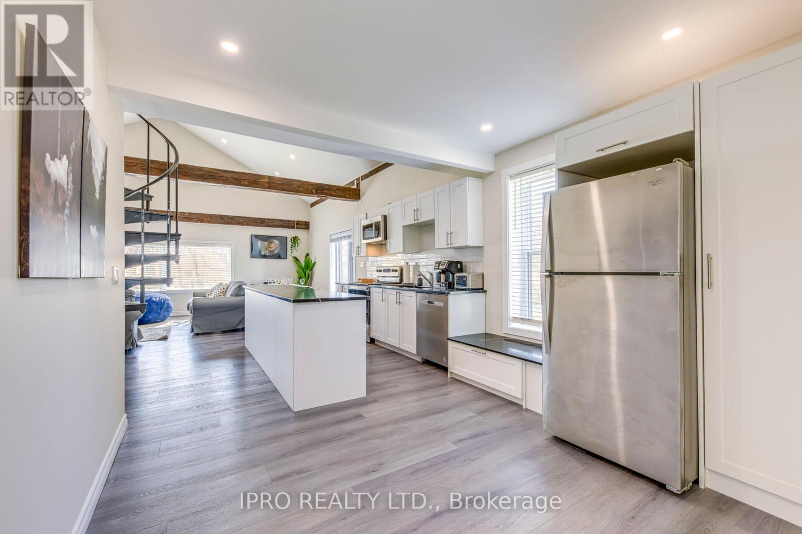 












3590 LAKESHORE ROAD

,
Lincoln (980 - Lincoln-Jordan/Vineland),




Ontario
L0R1B1

