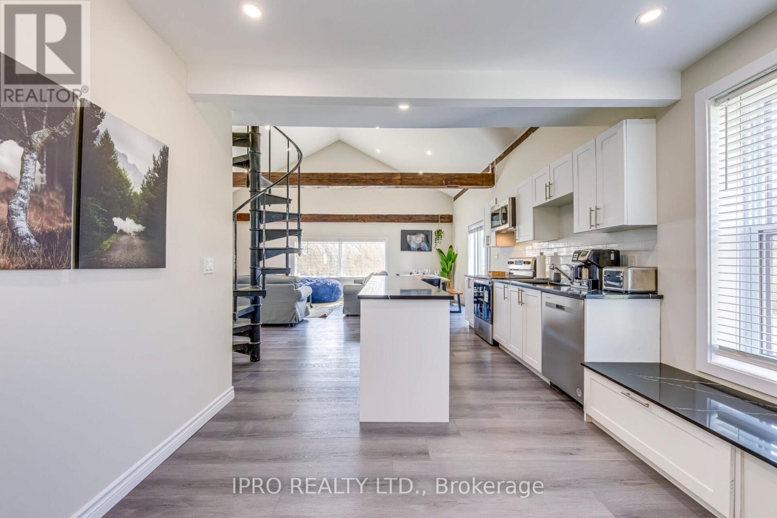 












3590 LAKESHORE ROAD

,
Lincoln (980 - Lincoln-Jordan/Vineland),




Ontario
L0R1B1

