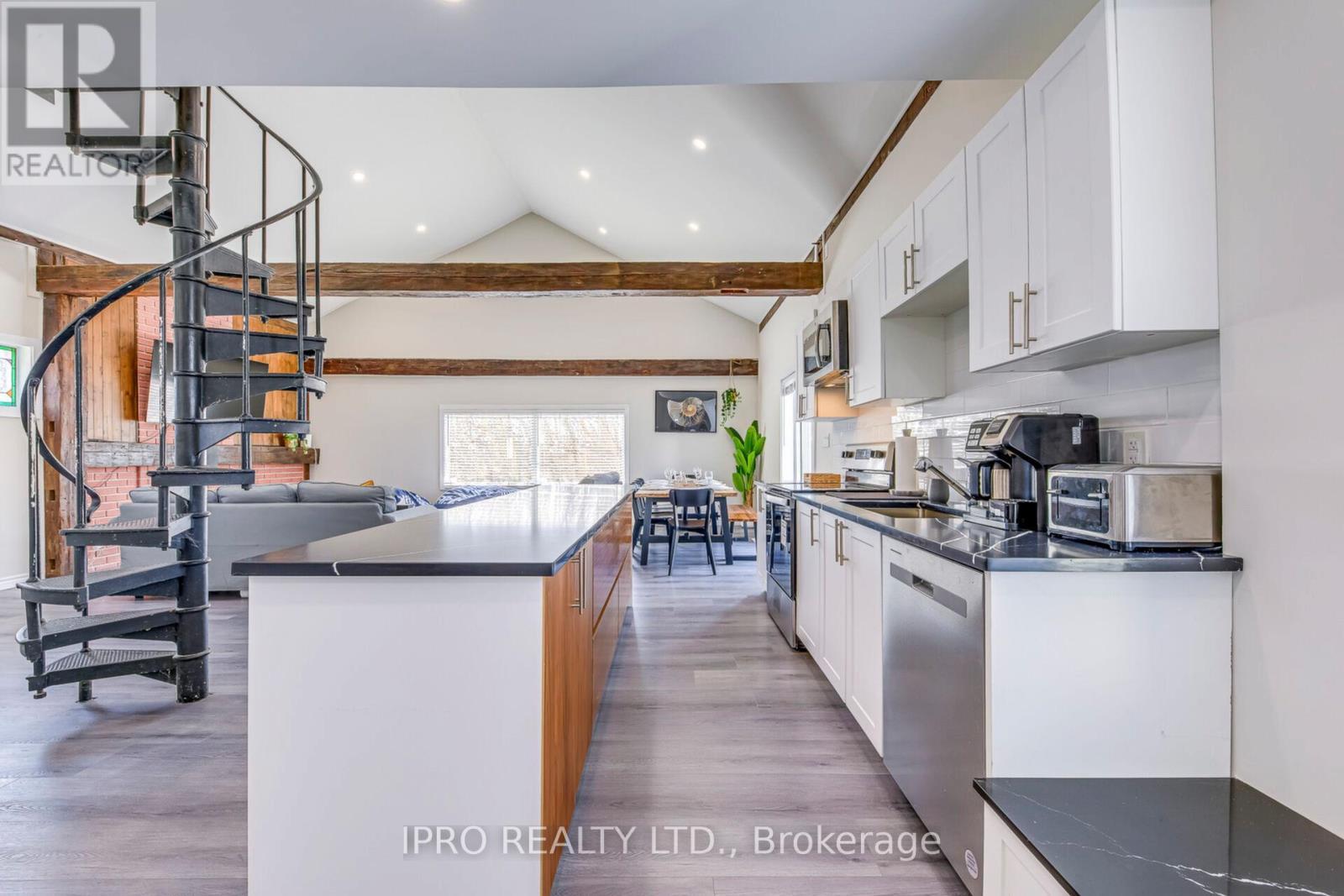 












3590 LAKESHORE ROAD

,
Lincoln (980 - Lincoln-Jordan/Vineland),




Ontario
L0R1B1

