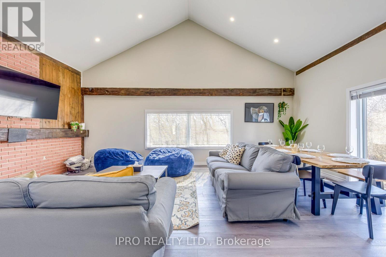 












3590 LAKESHORE ROAD

,
Lincoln (980 - Lincoln-Jordan/Vineland),




Ontario
L0R1B1

