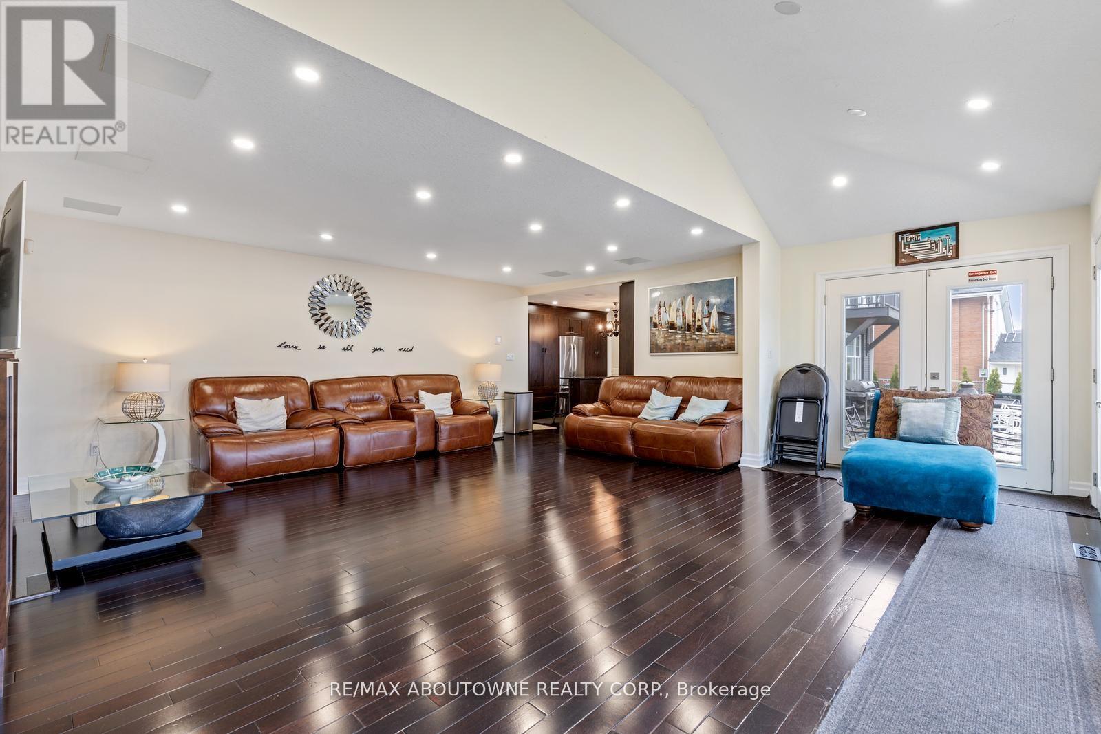 












1073 NORTH SERVICE ROAD

,
Hamilton (Stoney Creek),




Ontario
L8E5E1

