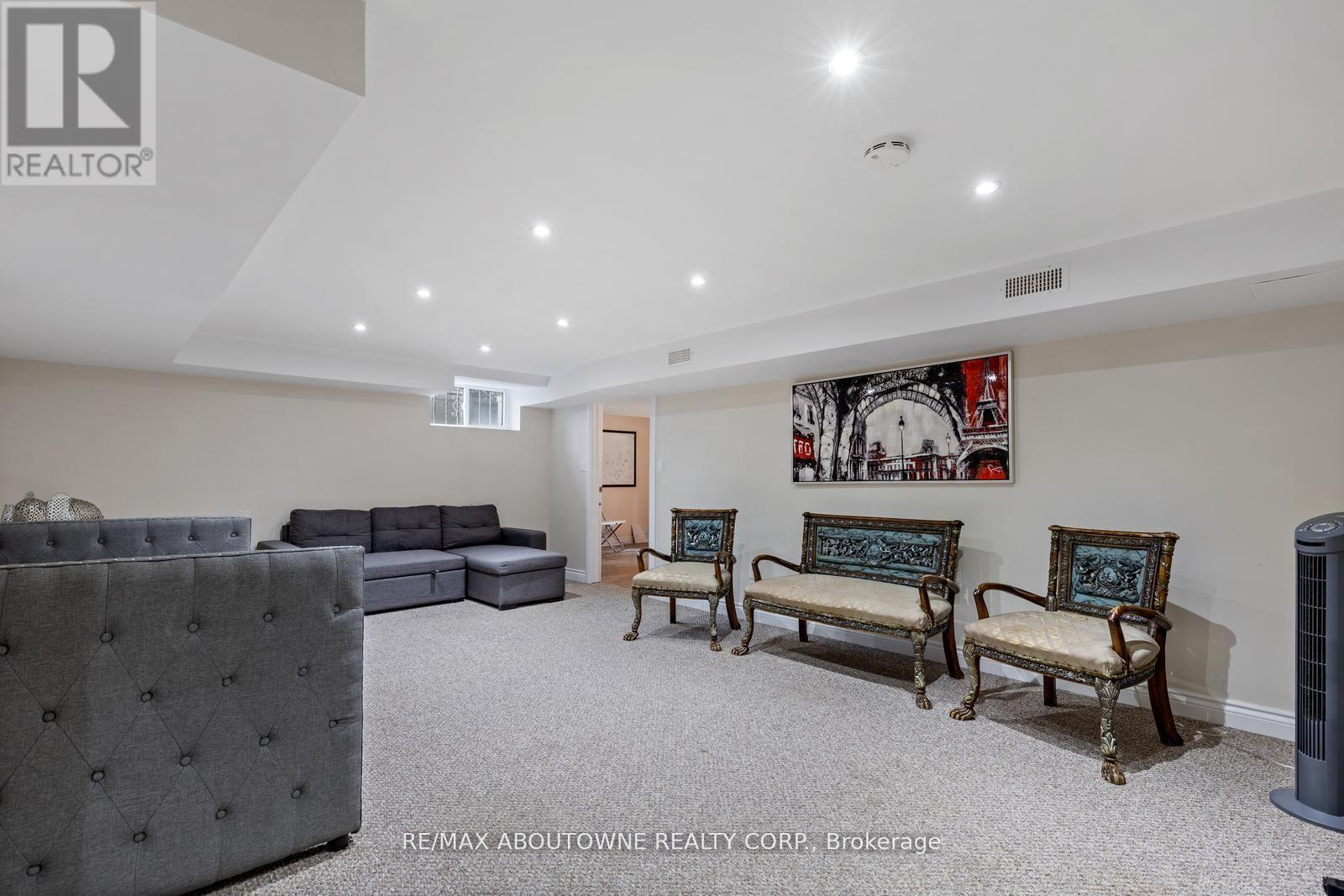 












1073 NORTH SERVICE ROAD

,
Hamilton (Stoney Creek),




Ontario
L8E5E1

