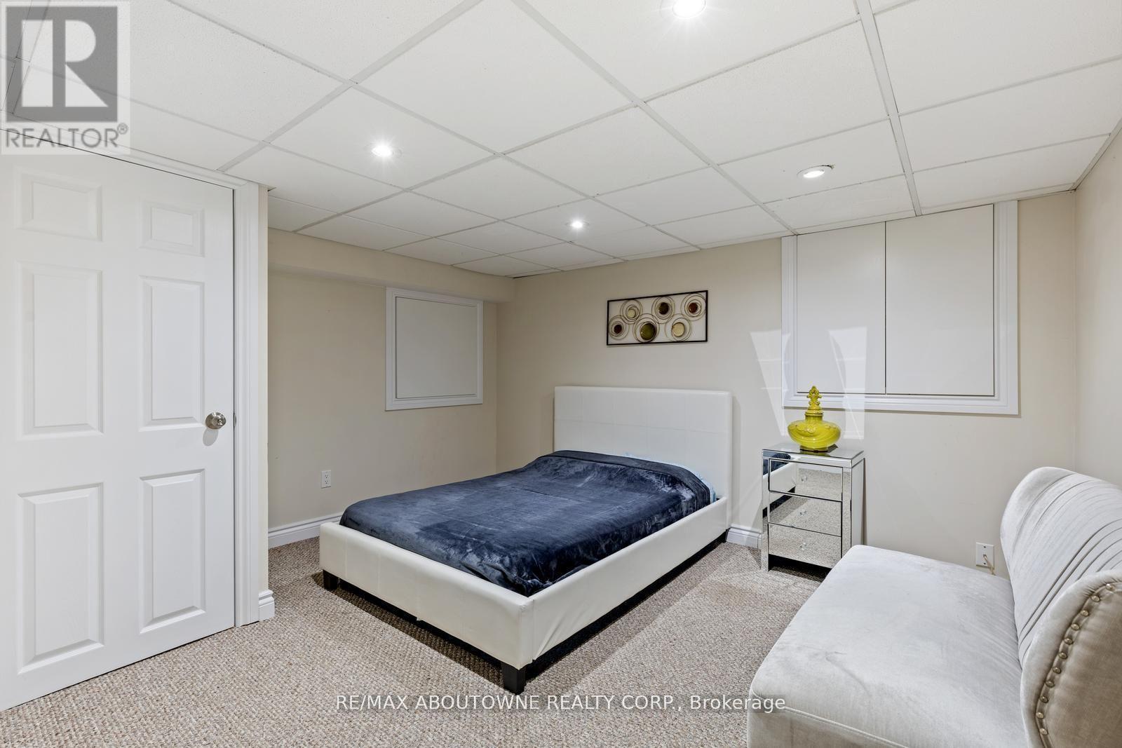 












1073 NORTH SERVICE ROAD

,
Hamilton (Stoney Creek),




Ontario
L8E5E1

