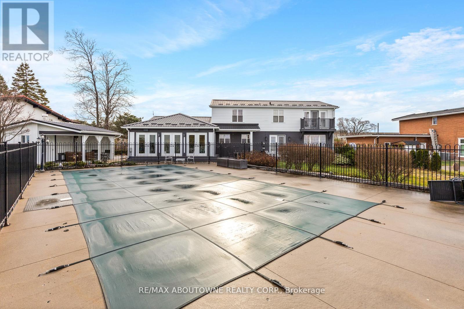 












1073 NORTH SERVICE ROAD

,
Hamilton (Stoney Creek),




Ontario
L8E5E1

