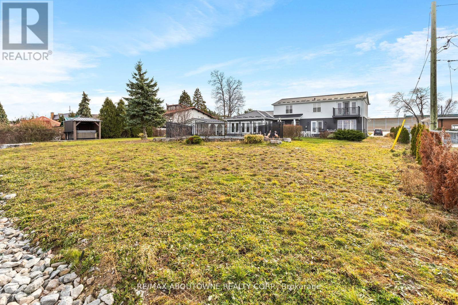 












1073 NORTH SERVICE ROAD

,
Hamilton (Stoney Creek),




Ontario
L8E5E1

