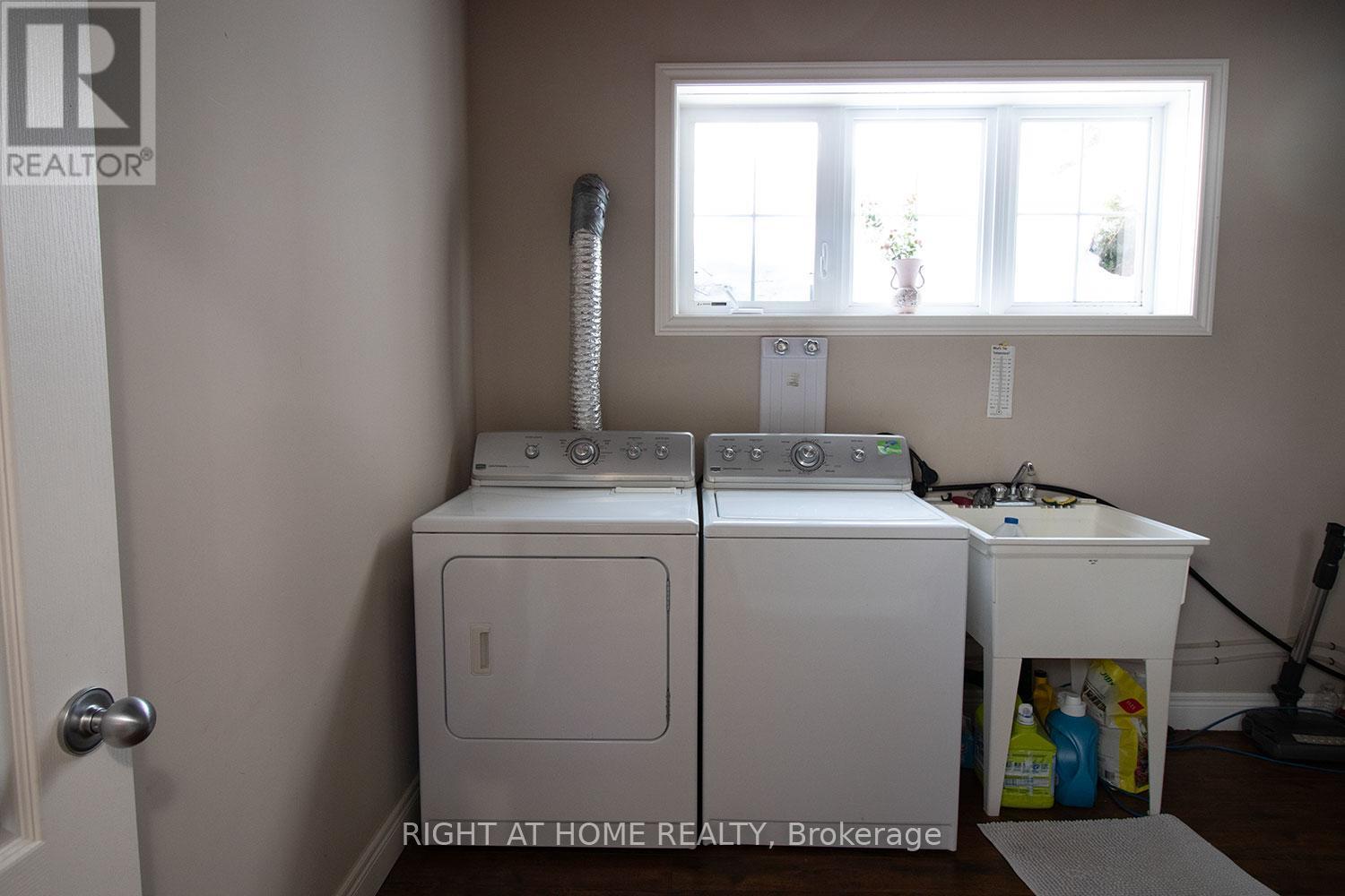 












279 SOUTH STREET E

,
West Grey,




Ontario
N0G1R0


