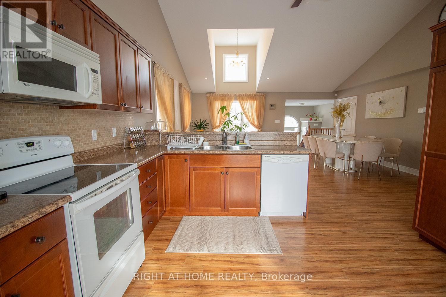 












279 SOUTH STREET E

,
West Grey,




Ontario
N0G1R0

