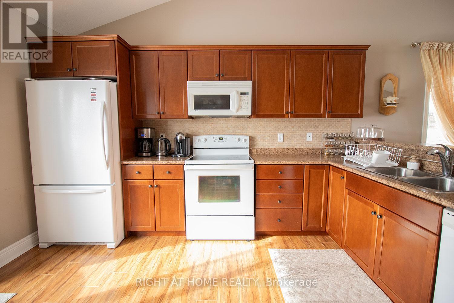 












279 SOUTH STREET E

,
West Grey,




Ontario
N0G1R0

