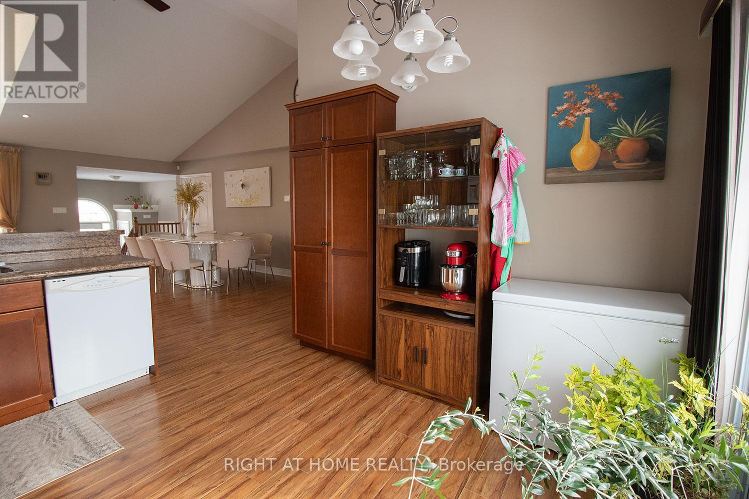 












279 SOUTH STREET E

,
West Grey,




Ontario
N0G1R0

