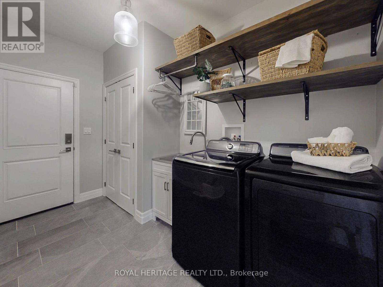 












22 BEL AIR CRESCENT

,
Quinte West (Murray Ward),




Ontario
K8V0H4

