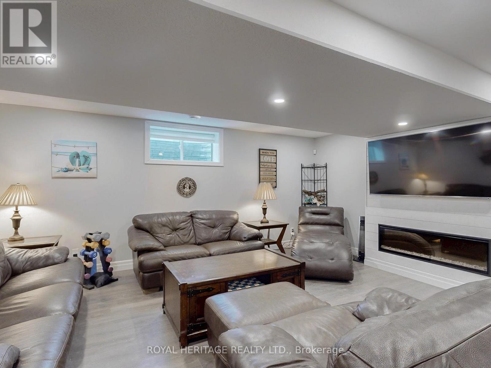 












22 BEL AIR CRESCENT

,
Quinte West (Murray Ward),




Ontario
K8V0H4

